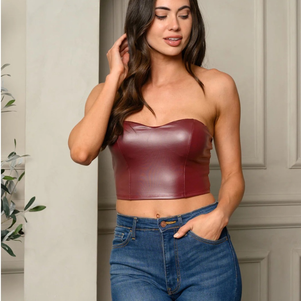 WOMEN'S SLEEVELESS PU PLEATHER TUBE CROP TOP